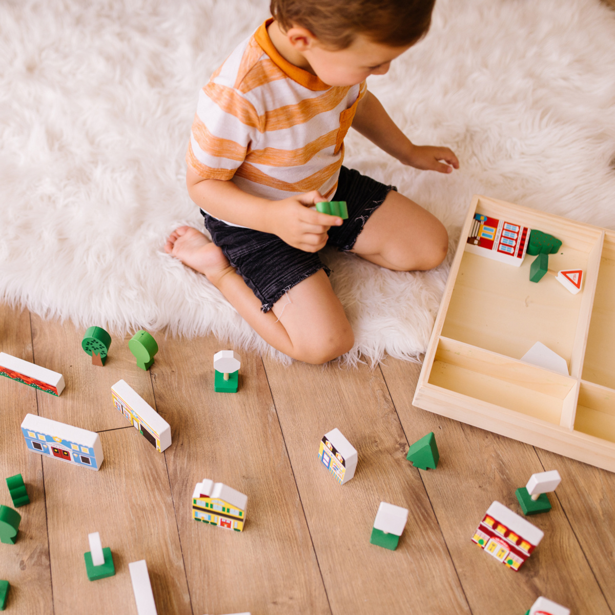 Set de piezas de madera deluxe ciudad y señales de Melissa & Doug – vista 2