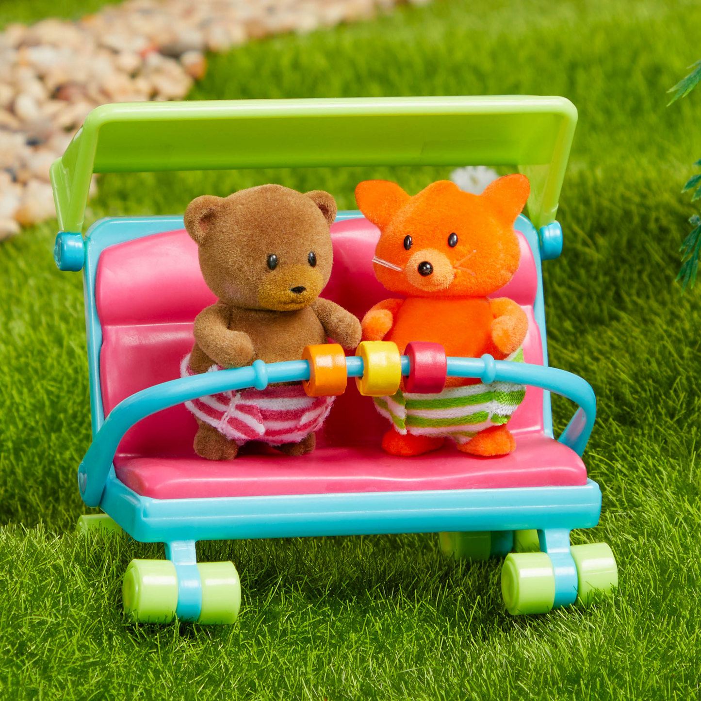 Set de cuidado de bebé con mellizos Lil Woodzeez modelo nuevo