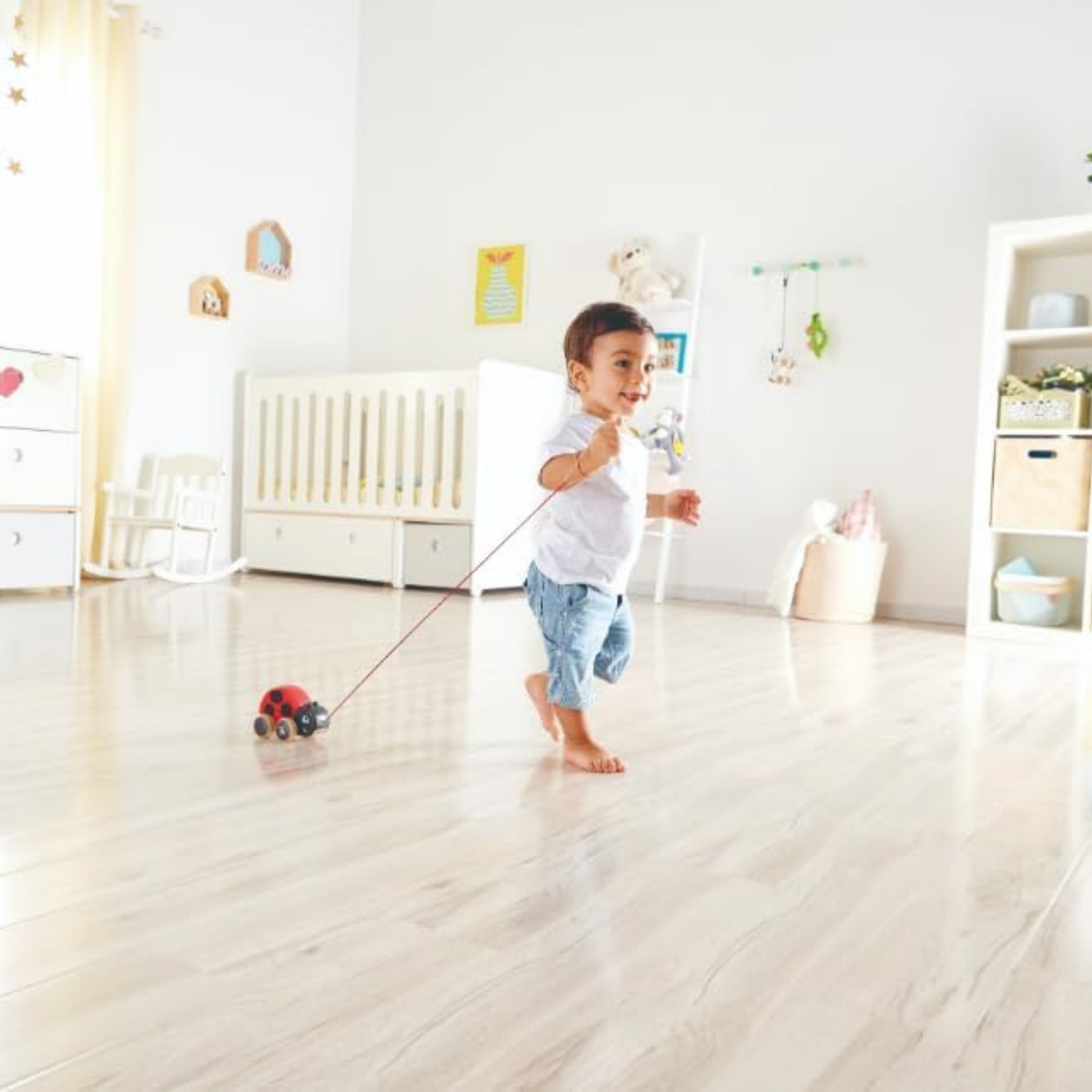 Mariquita de madera de arrastre Play Essentials