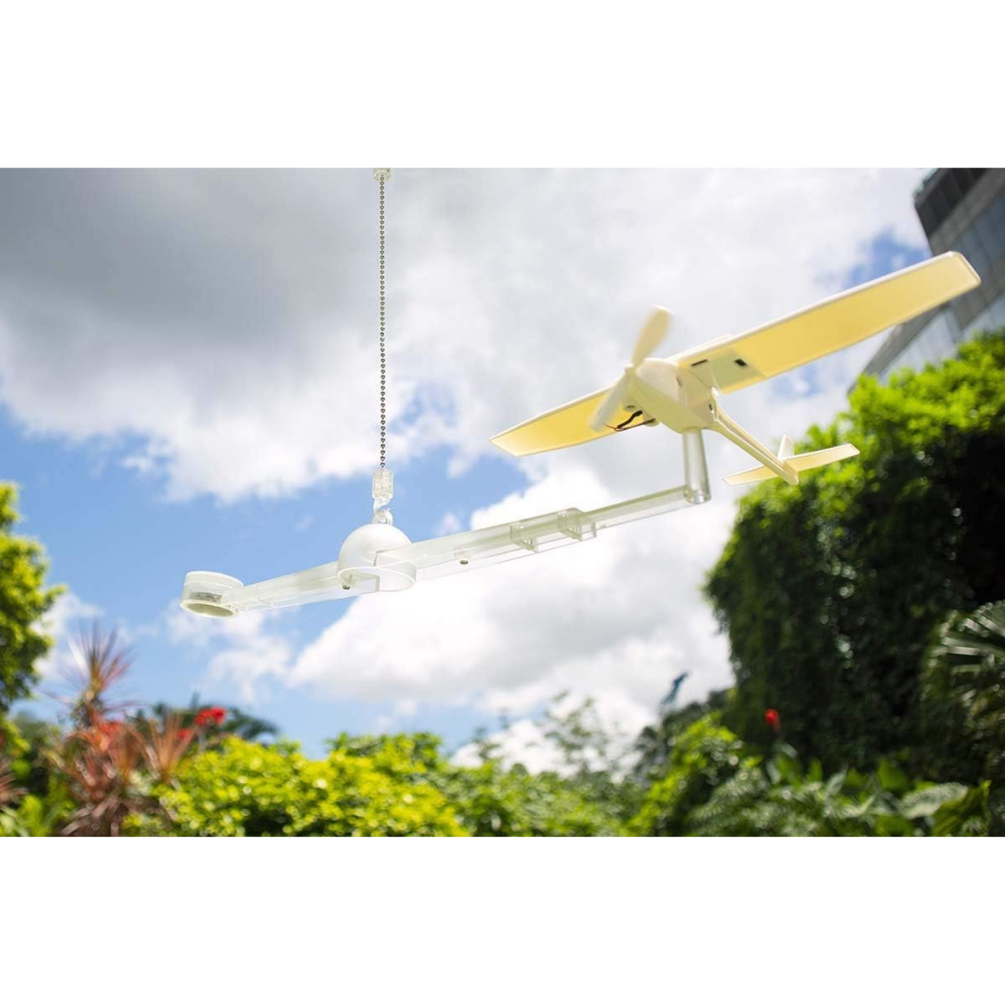 Set de robótica arma un avión de energía solar