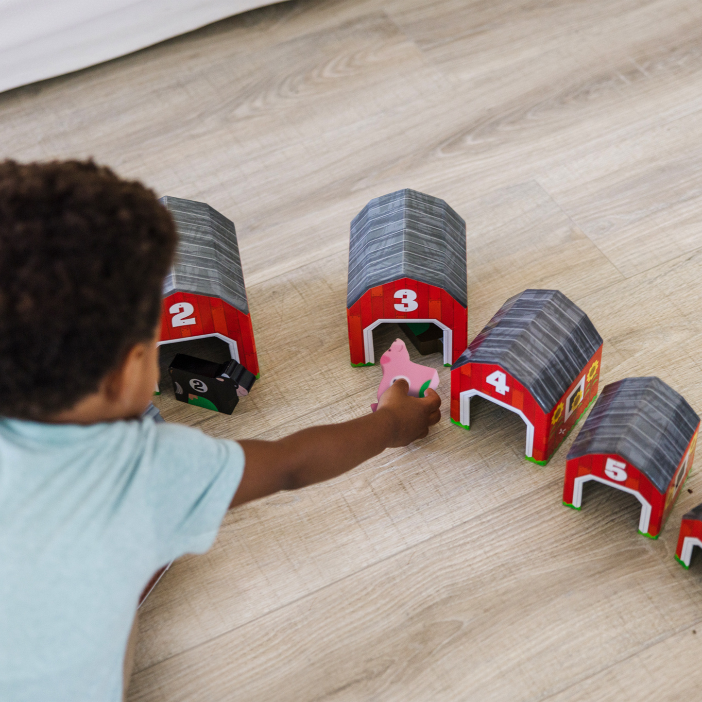 Apilable y clasificación de graneros con animales