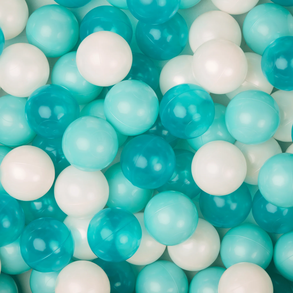 Piscina de pelotas de espuma con memoria suave gris