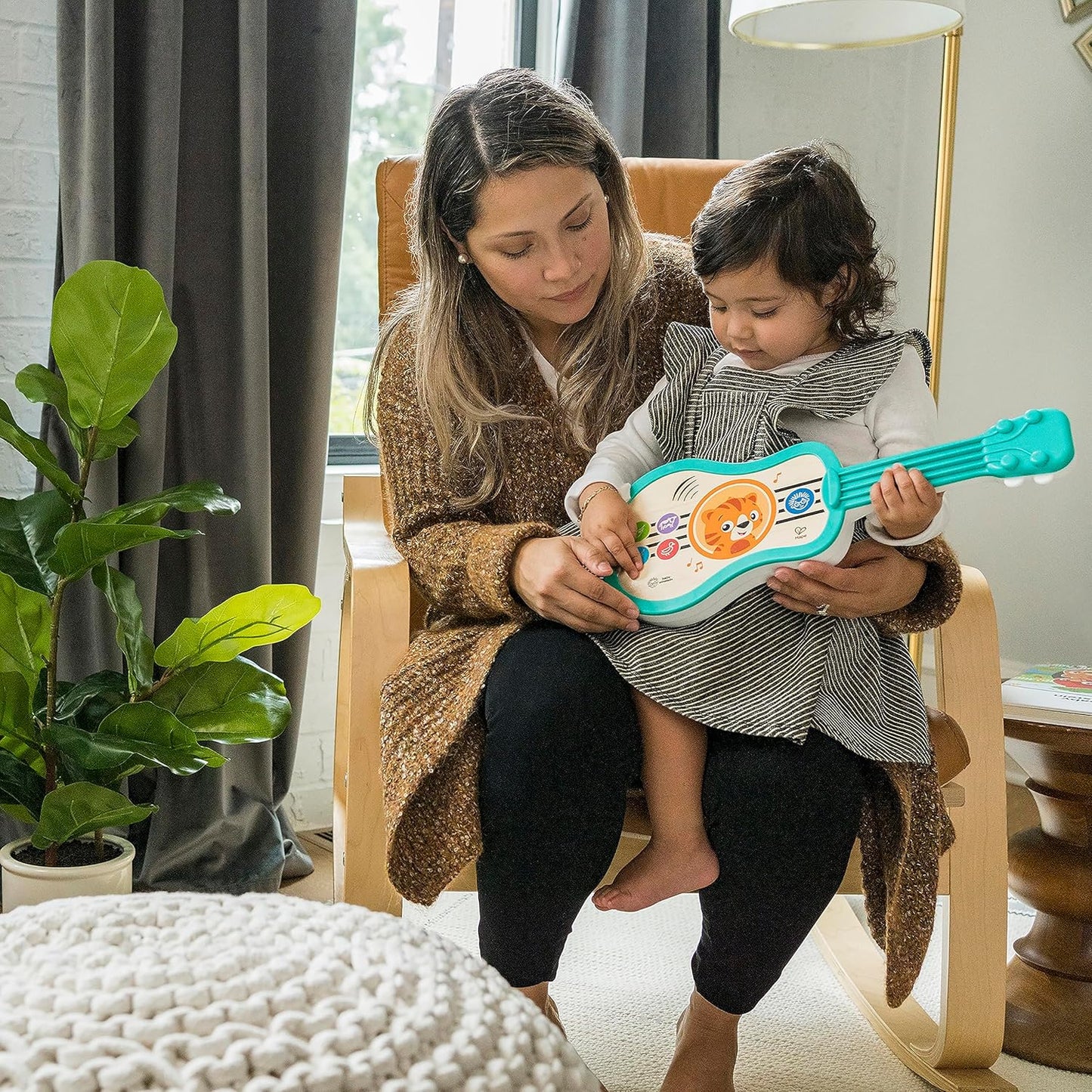 Ukelele de madera interactivo con sonido magic touch Play Essentials