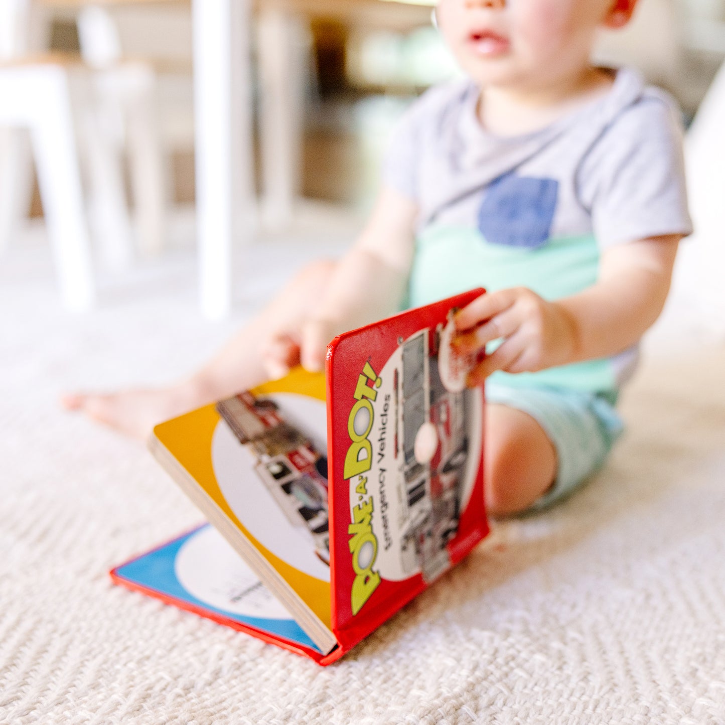 Libro Poke a Dot vehículos de emergencia