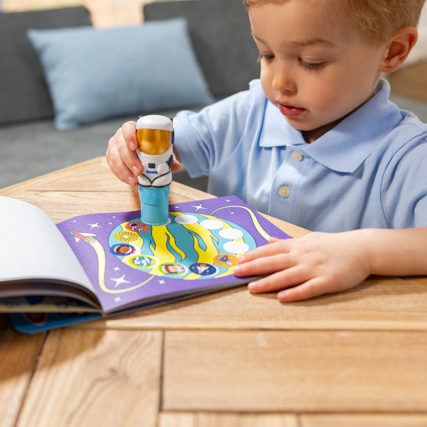 Sticker Wow estampador de 300 stickers modelo astronauta con cuadernillo