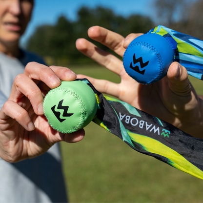 Waboba pelota voladora con cola Tailball - color aleatorio